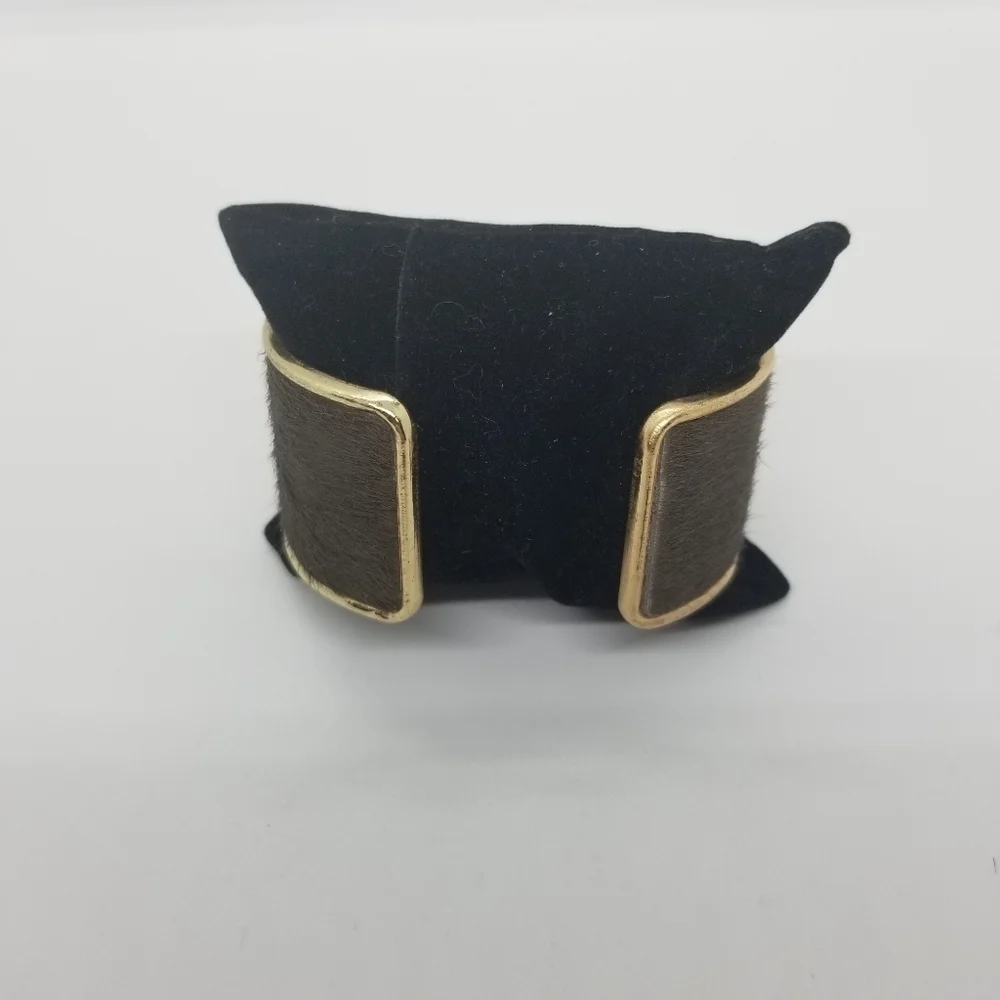 N/A gold tone
